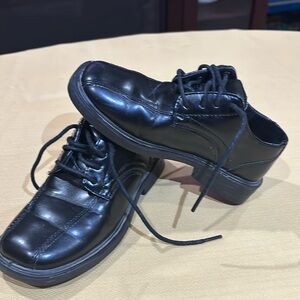 Size 11 Deer Stags Gabe Boys Shoes, used 3 times, excellent shape